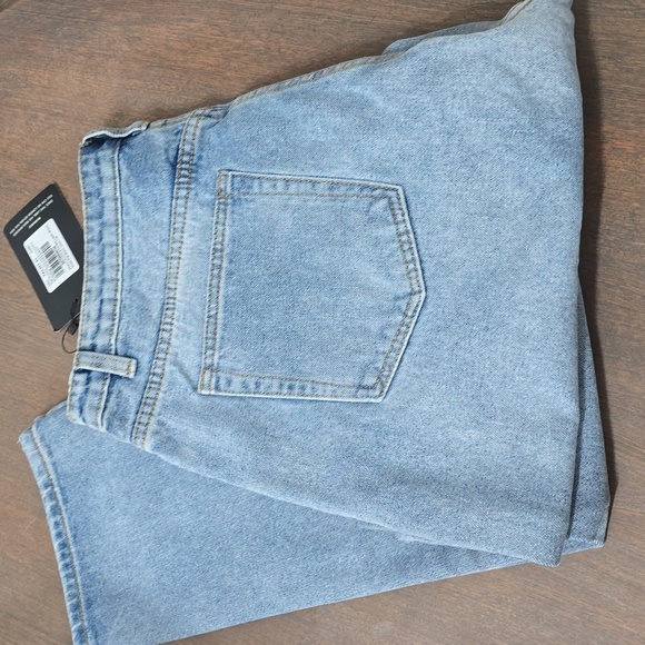 NWT Pretty Little Thing High Rise Mom Jeans Sz 12 - Picture 1 of 4